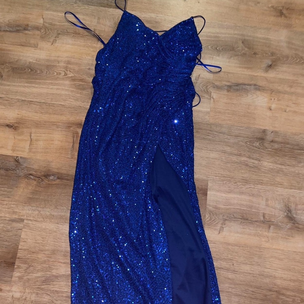 bodycon blue prom dress from La Divine by Cinderella Divine